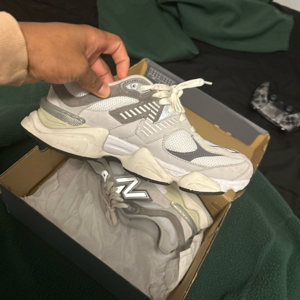 Nice pair of new balances have been worn too much. Please contact me - Picture 3 of 6